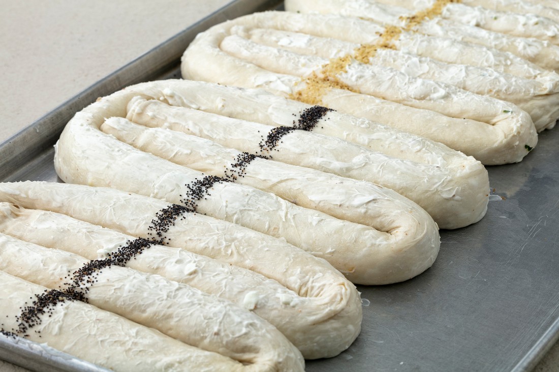 ÇİĞ DONUK KOL BÖREĞİ KIYMALI (BATON )